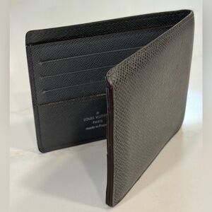 Louis Vuitton grey leather men’s wallet